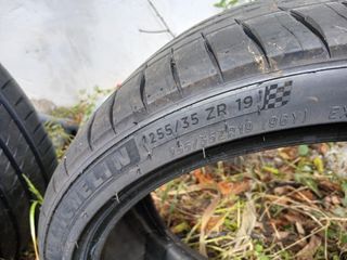 Neumático Michelin Pilot Sport 4 S 255/35ZR19