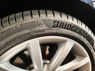 Bridgestone 245/45R18 100Y Neumático