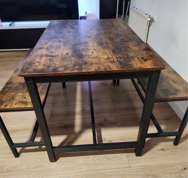 Tavolo da pranzo con 2 panche