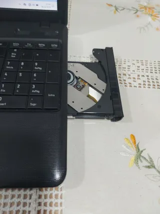Portátil Toshiba Satellite Pro.C660-22x.  i3.Windo