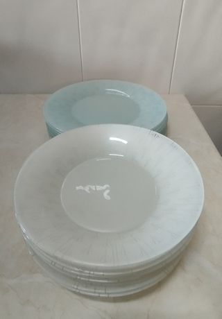 Juego vasos Rosas y Vajilla Azul/Blanca