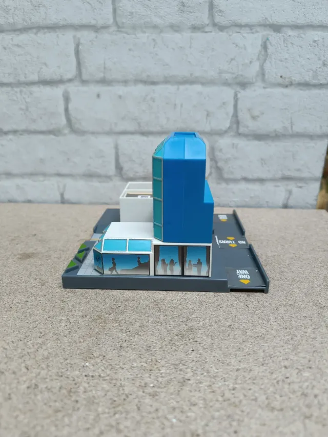 Edificio City Plaza Garage de Micro Machines