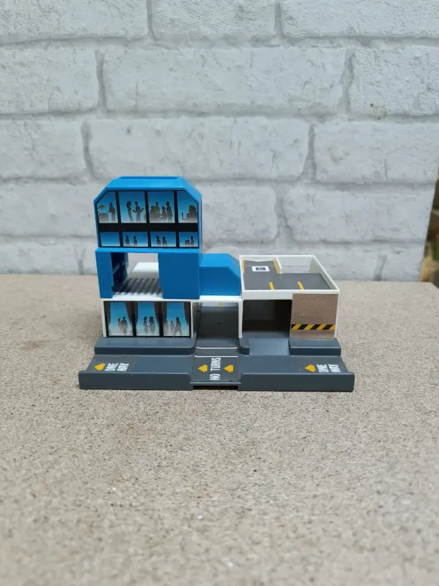 Edificio City Plaza Garage de Micro Machines