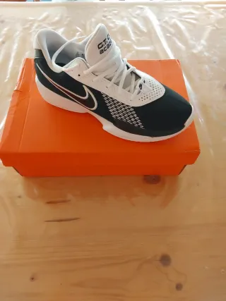 Zapatilla Baloncesto Nike GT CUT  Academy Negra
