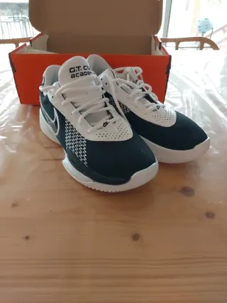 Zapatilla Baloncesto Nike GT CUT  Academy Negra