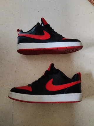 Zapatillas Nike Negras y Rojas