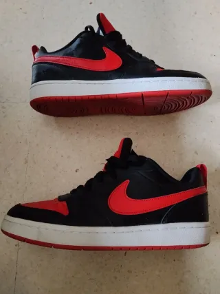 Zapatillas Nike Negras y Rojas