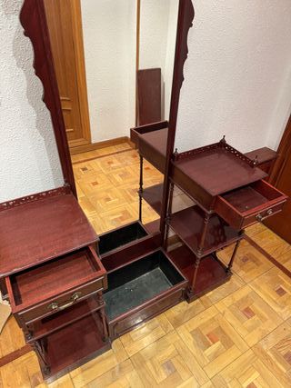 Mueble recibidor de madera con espejo central