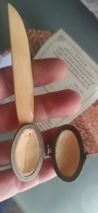 Abrecartas pastillero  Royal Family Collection