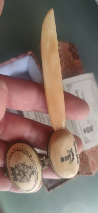 Abrecartas pastillero  Royal Family Collection