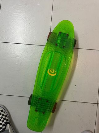 Monopatín estilo Penny verde