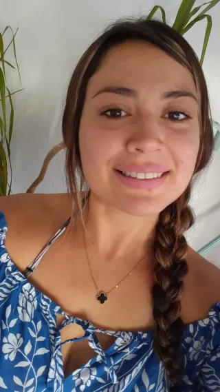 Mi nombre es Daiana tengo 31 años vivo en valencia