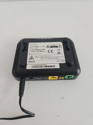 Router Huawei con cables y adaptadores