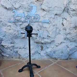 Veleta antigua de hierro forjado