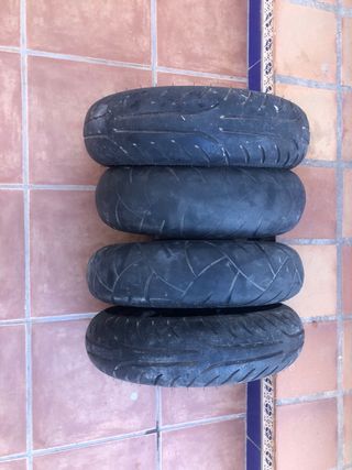 4 Llantas con Cubiertas Moto