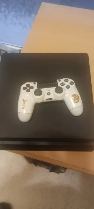 Consola PS4 500 gb con mando, cableado y juego