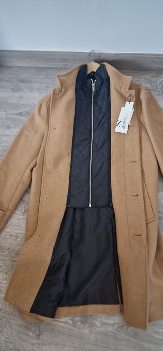 Abrigo Zara con etiqueta