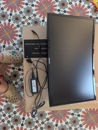 Pantalla de ordenador curva
24 pulgadas sin pie