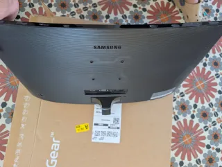 Pantalla de ordenador curva
24 pulgadas sin pie