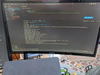 Pantalla de ordenador curva
24 pulgadas sin pie