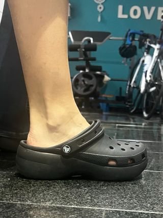 Crocs plataforma negros talla 40-41