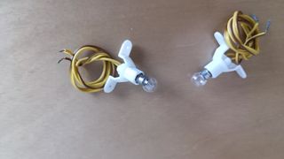 Treni H0. 2 case H0 e lampadine.