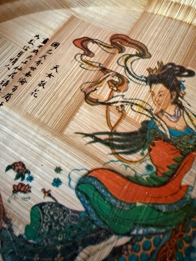 Vassoio in bambù con decoro 