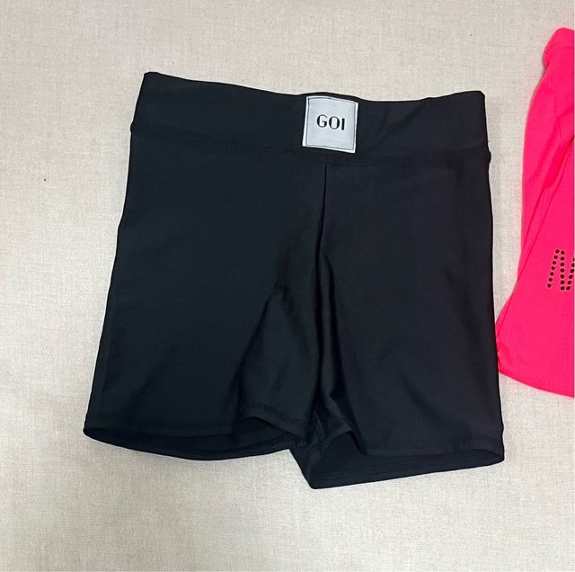 Conjunto deportivo shorts y camiseta rosa