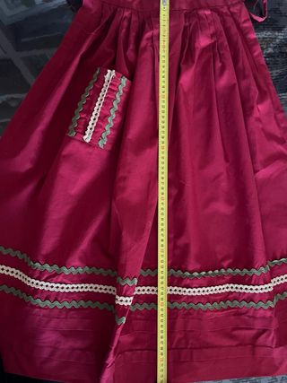 Delantal rojo Baturra con adornos