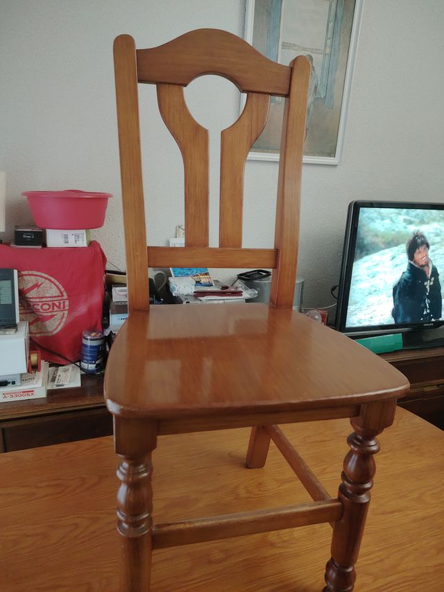 Mesa de madera con 6 sillas