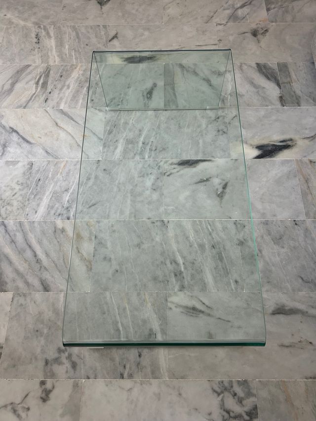 Mesa centro de cristal moderna y elegante.Marbella