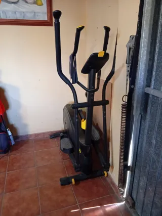 Bicicleta Elíptica Negra y Amarilla