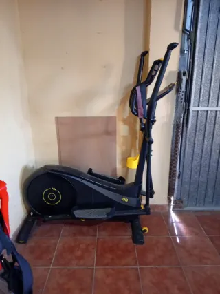 Bicicleta Elíptica Negra y Amarilla