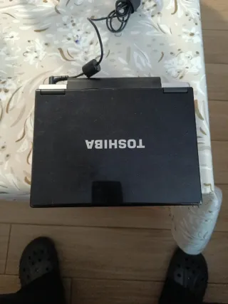 Portátil Toshiba NB100 Negro/Plateado