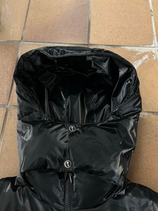 Abrigo Negro con Capucha
