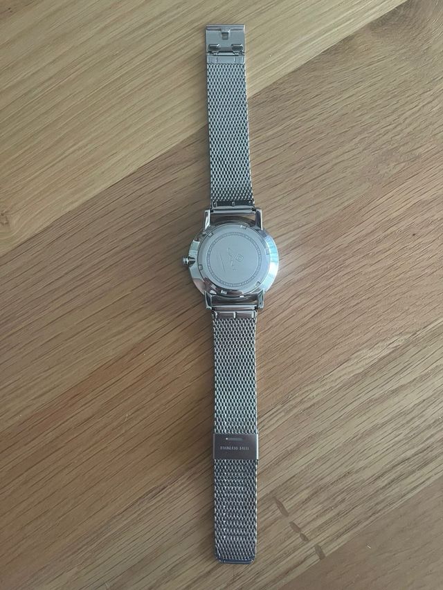 Reloj Gant esfera azul correa milanesa plateada