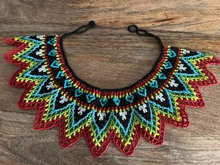 Collar estilo africano tipo Masai multicolor