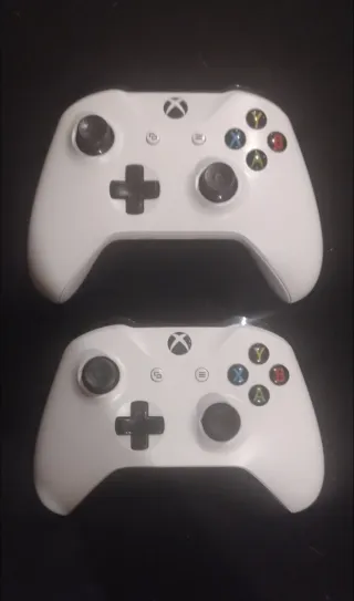 Dos Mandos Xbox Blancos