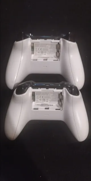 Dos Mandos Xbox Blancos