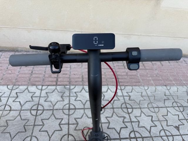 Patinete eléctrico negro