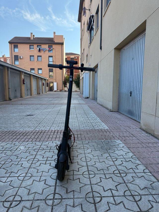 Patinete eléctrico negro