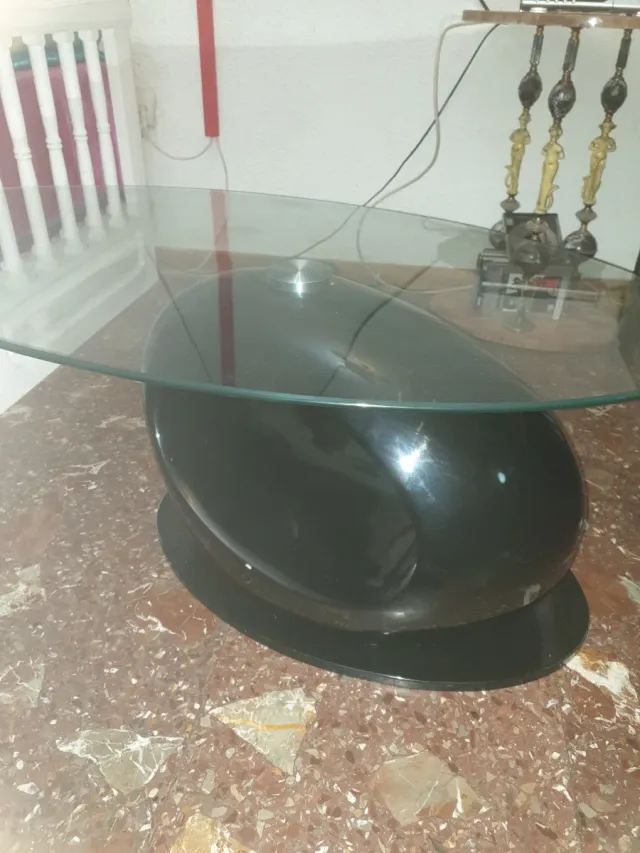 Mesa centro cristal y madera negra medida 110 ×60