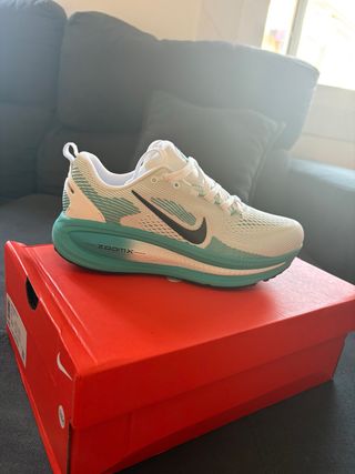 Nike Vomero Plus Teal/Blanco