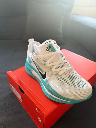 Nike Vomero Plus Teal/Blanco