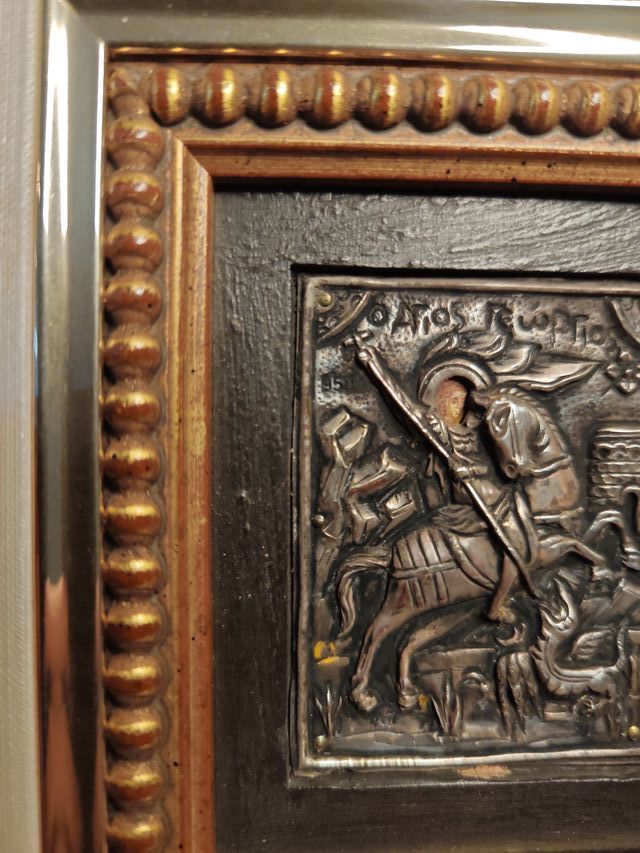 Ícone bizantino de prata de São Jorge e dragão