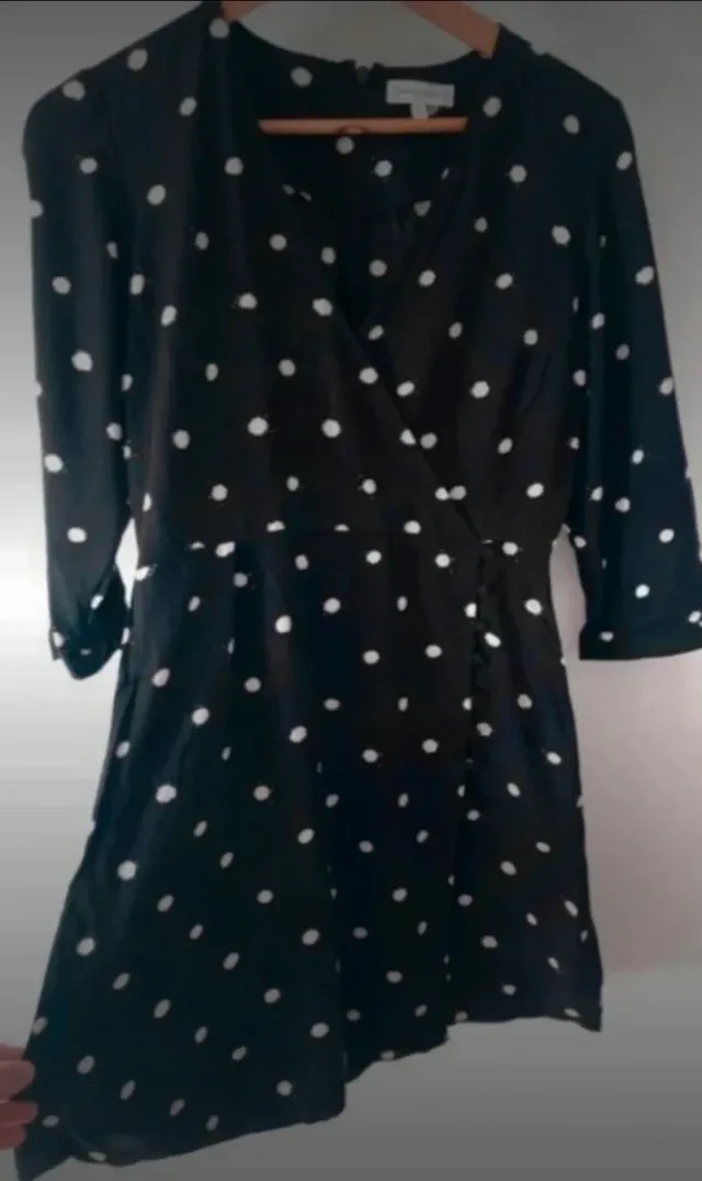 Vestido negro lunares blancos