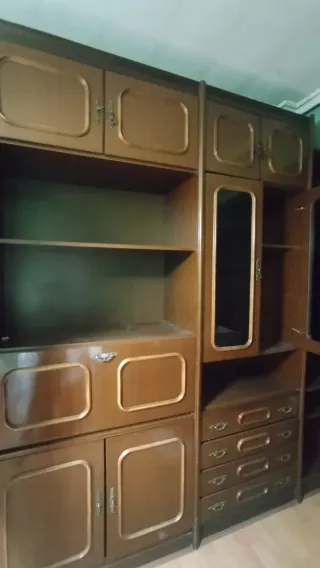 Armario de sala/ dormitorio marrón con mucho almac
