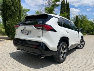 TOYOTA Rav4 2.5l PLUGIN 300PH eCVT Advance