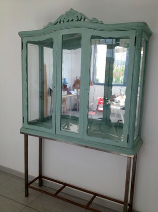 Vitrina restaurada años 60 con soporte