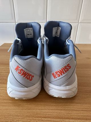 Zapatillas de pádel K-Swiss celestes
Talla 43